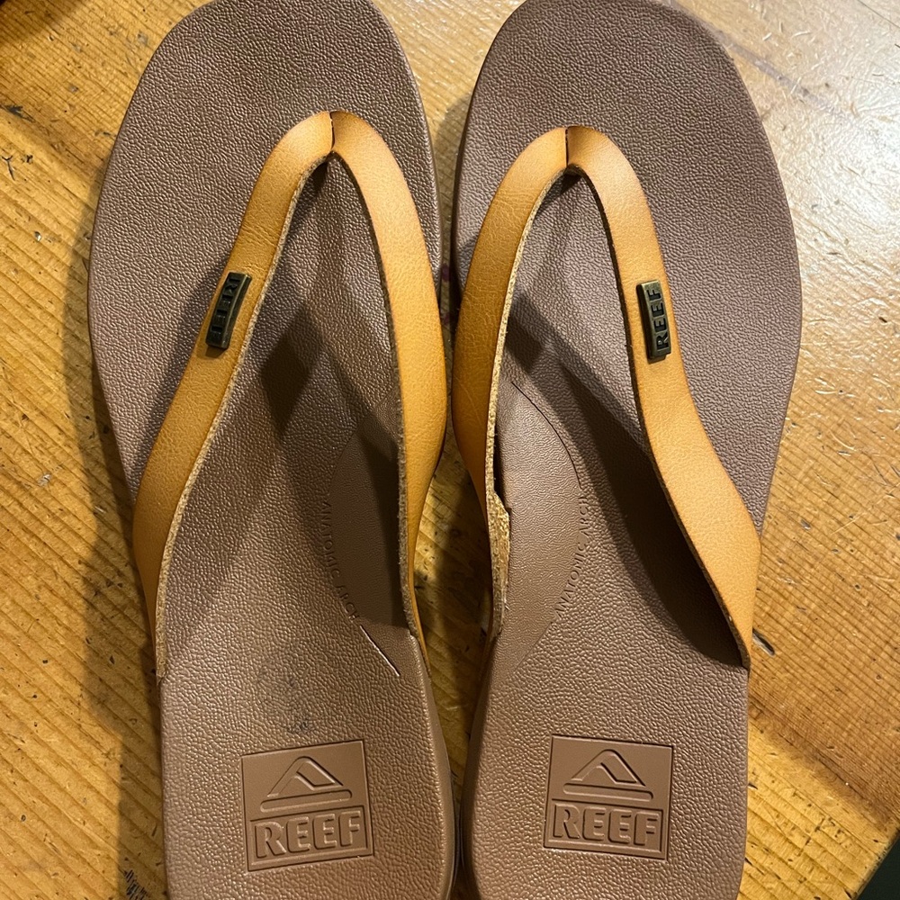 Women’s Reef Brown and Tan Flip Flops size 7
